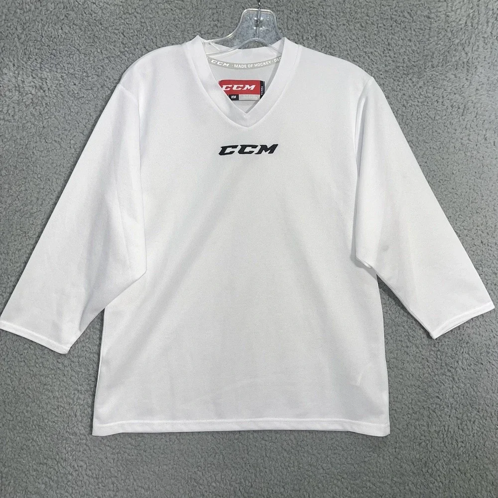 CCM Hockey Shirt Youth S/M‎ White Center Logo 5000 Practice Jersey